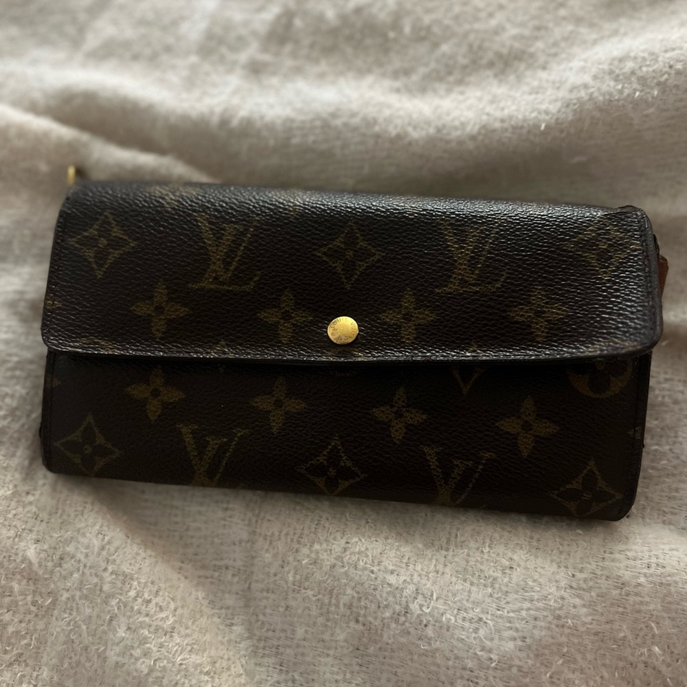 (Sold) authentic LV monogram convertable wallet / crossbody